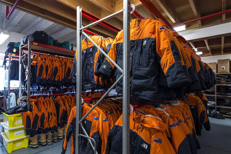 服裝倉庫如何除濕？倉庫除濕機輕松應對潮濕問題